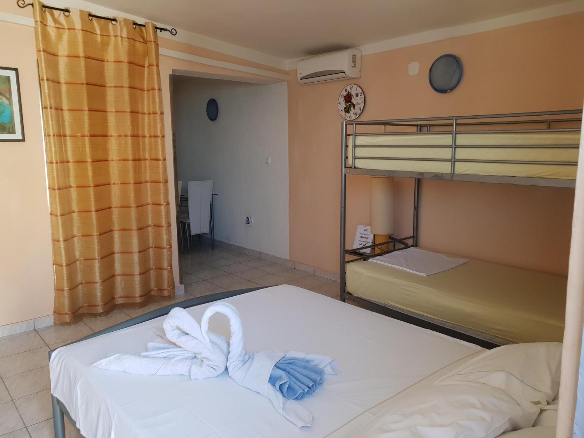 Apartments By The Sea Nin, Zadar - 15513 חדר תמונה